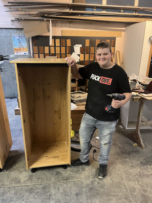 Marco Pommer bei der Tischlerei Kiegerl