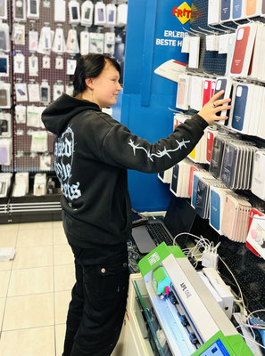 Xaren Röschinger bei handyattacke.at