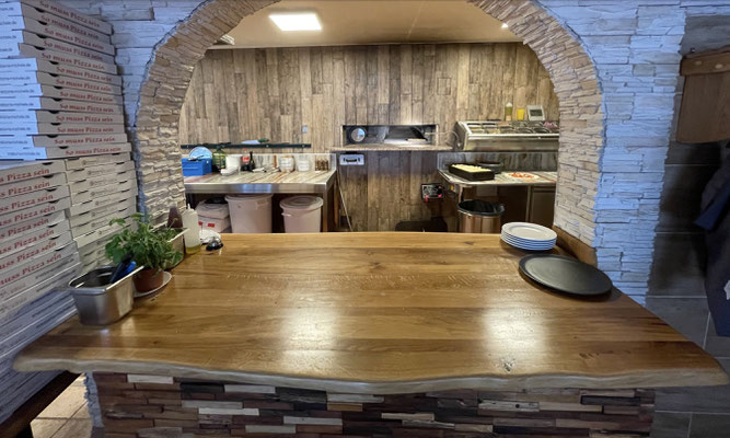 Der zweite Steinofen für eine perfekte Pizza. The second stone oven for a perfect pizza.