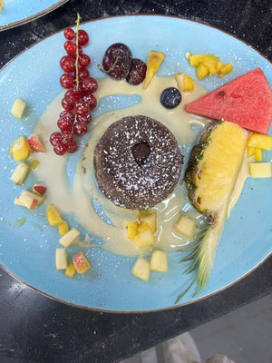 Warmer Schokokuchen. Warm chocolate cake. Tortino caldo al cioccolato.