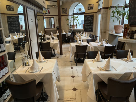 Der Hauptraum. The main room. La stanza principale.
