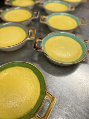 Crème brulée. Creme brulee. 