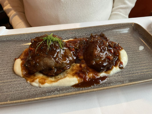 Kalbsbäckchen. Veal cheeks. Guance di vitello.