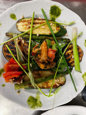 Gemüseteller. vegetable plate. piatto di verdure.
