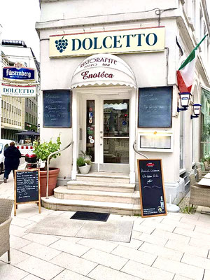Willkommen im Dolcetto. Welcome to the Dolcetto. Benvenuti nel Dolcetto.