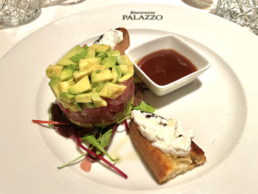 Rinderfilet Tarta. Tarta di filetto di manzo. Beef fillet tarta.