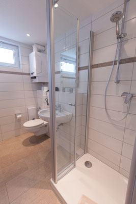 modernes Badezimmer