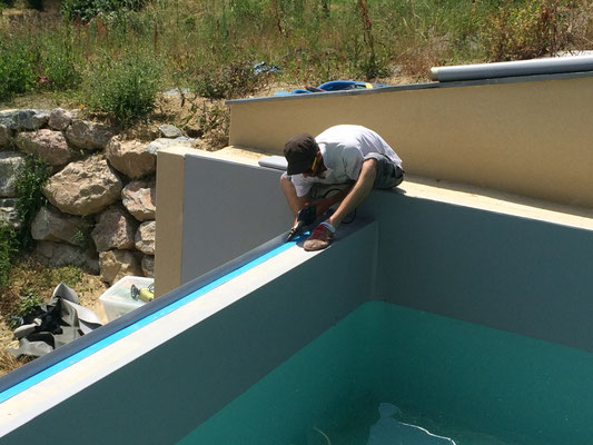 Soudure liner armé sur une piscine à débordement