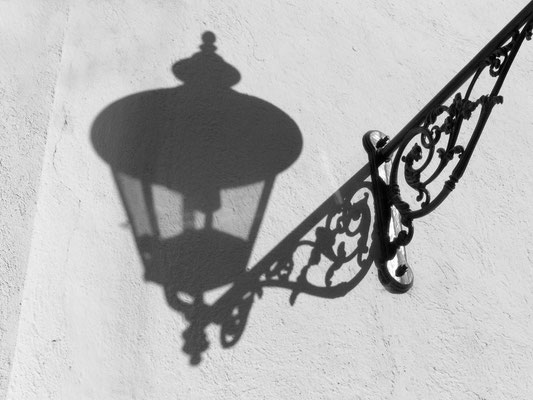 Im Schatten der Laterne