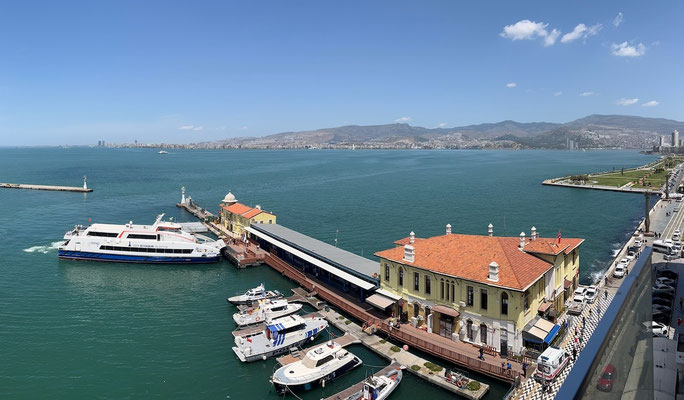Am Fährhafen von Izmir