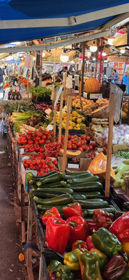 Herrlich buntes Marktgeschehen in Palermo