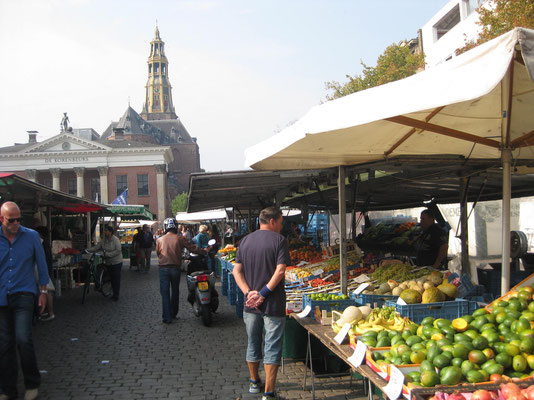 Markt mit südlicher Atmosphäre in Groningen