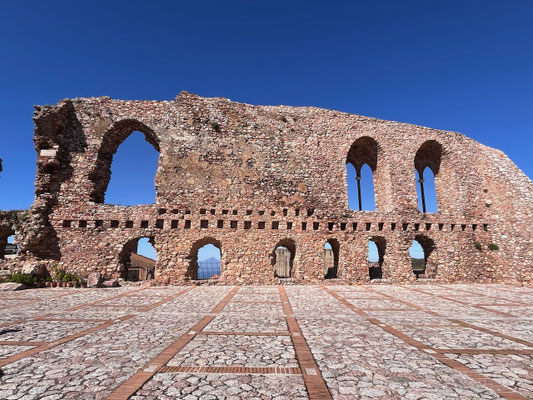 Geschafft, Ankunft beim Castello oder was davon noch übrig ist