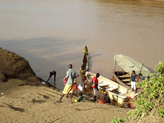 Le Fleuve Omo. A Omorate l'ethnie Dassanech. Voyage Séjour Trek Trekking Randonnée Road Trip en Ethiopie Visite de la Vallée de l'Omo en Ethiopie. 