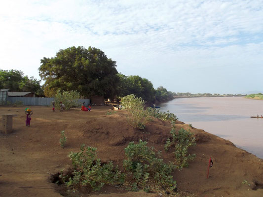 Le Fleuve Omo. A Omorate l'ethnie Dassanech. Voyage Séjour Trek Trekking Randonnée Road Trip en Ethiopie Visite de la Vallée de l'Omo en Ethiopie. 