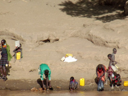 Le Fleuve Omo. A Omorate l'ethnie Dassanech. Voyage Séjour Trek Trekking Randonnée Road Trip en Ethiopie Visite de la Vallée de l'Omo en Ethiopie. 