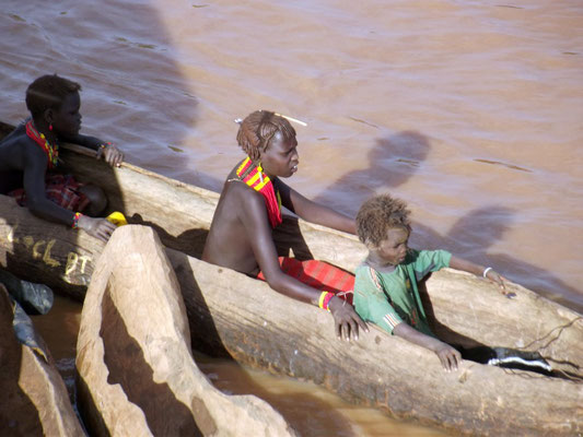 Le Fleuve Omo. A Omorate l'ethnie Dassanech. Voyage Séjour Trek Trekking Randonnée Road Trip en Ethiopie Visite de la Vallée de l'Omo en Ethiopie. 