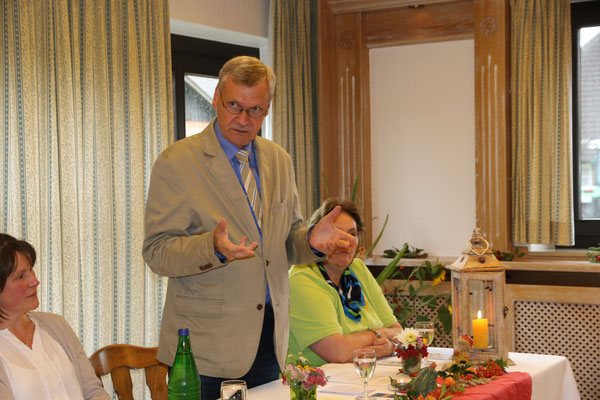 Heidmühlens Bürgermeister Carstensen stellt seine Gemeinde vor.