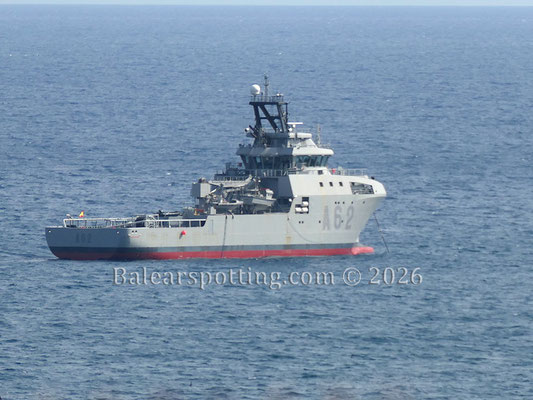 A 62 Cartagena fondeado frente a Cala Major