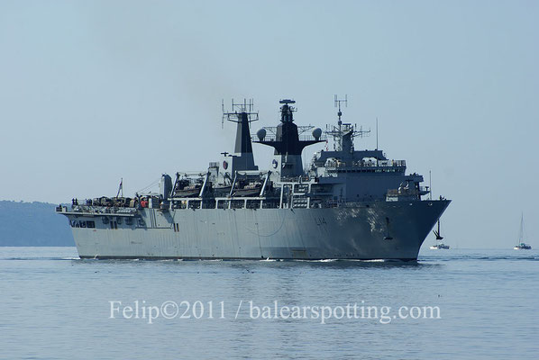 El L-14 Albion dirigiendose al puerto de Palma el 29 de Julio del 2011