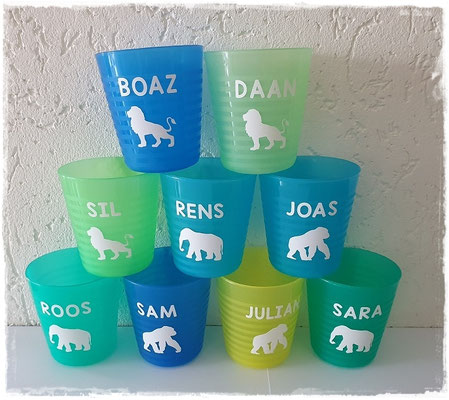 Beker met naam en/ of afbeelding €1,00 De bekers worden in verschillende kleuren door elkaar geleverd.