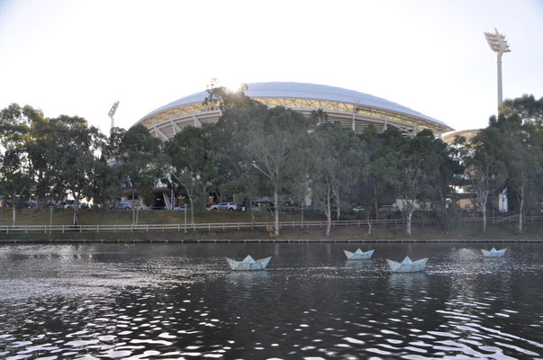 Adelaide Oval: Das älteste Stadion Australiens (1871) von aussen...