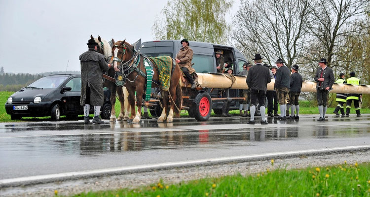 Fertig zum Einmarsch ins Dorf                                                                                                                                Foto: Manfred Zinns