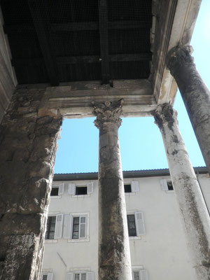 Détails des colonnes et des chapiteaux