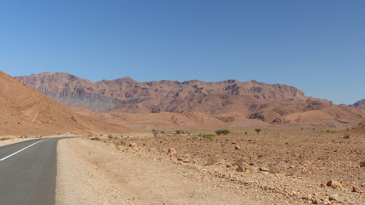 Paysage observé le long des 80 km, de Tata à Igherm, vers Agadir