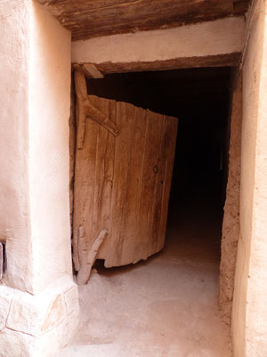 Vieille porte d'entrée d'une maison