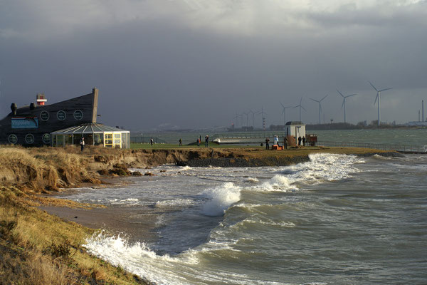 11 Storm aan zee