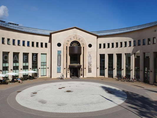 Eingang des Arktikum Museums, Rovaniemi ©My own Travel