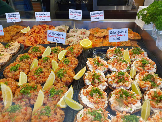 Köstliches mit Shrimps und Lachs in der Markthalle in Helsinki ©My own Travel