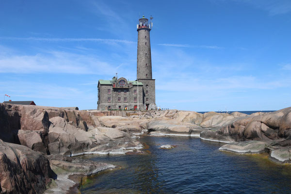der Leuchtturm Bengtskär zwischen Felsen und Wasser ©My own Travel