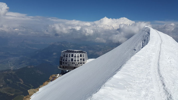 Schneebdeckte Spitze des Montblanc