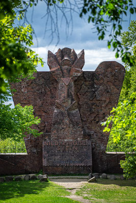 Der Niedersachsenstein im Frühling.