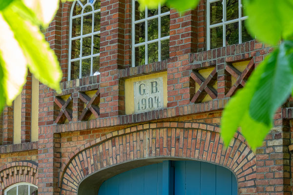 Der Giebel am Casa Mobili am Straßentor. 