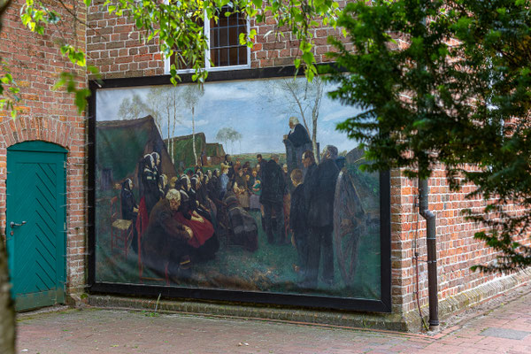 Das Gemälde "Gottesdienst im Moor" von Fritz Mackensen zählt zu den bedeutendsten Werken des Historischen Museums Hannover. Eine Kopie ziert die Seitenwand der Worpsweder Zionskirche.