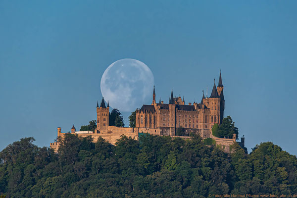 Monduntergang an der Burg Hohenzollern