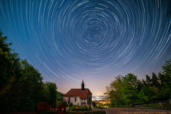 Startrail mit dem Kirchlein "Maria Zell" in Hechingen-Boll