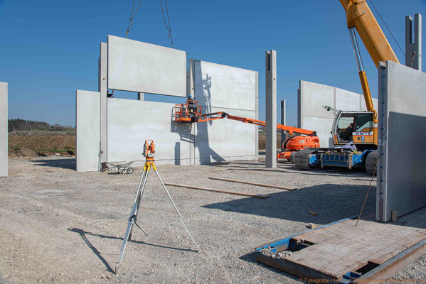 Der Rohbau wird errichtet