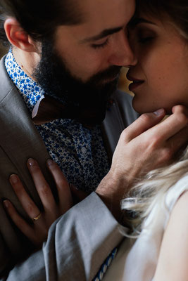 Par Sophie Brioude, Amour, Baiser, Mariage Industriel, Mariage nature, Mariage Bohème, Mariage Dordogne, Bordeaux, Lyon, Limousin, Wedding Planner