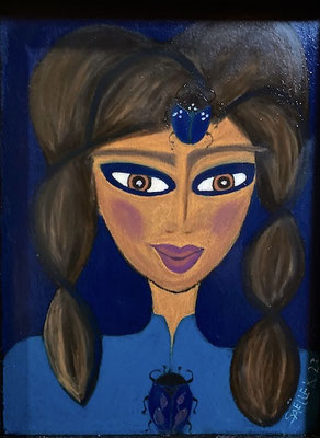 Femme aux insectes sur fond bleu, néocolor sur bois.©SaëlleK.