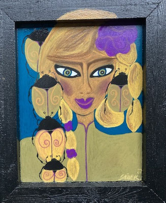 Femme aux insectes et à la fleur mauve, néocolor sur bois.©SaëlleK.