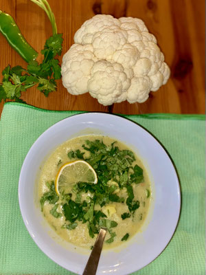 Blumenkohlsuppe mit Zitrone