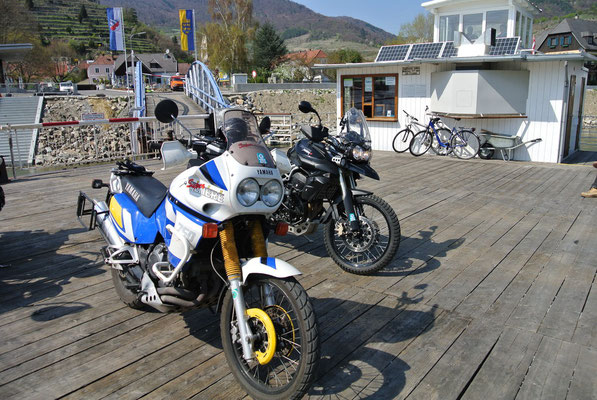 Fahrt mit der Rollfähre über die Donau von Spitz nach Arnsdorf