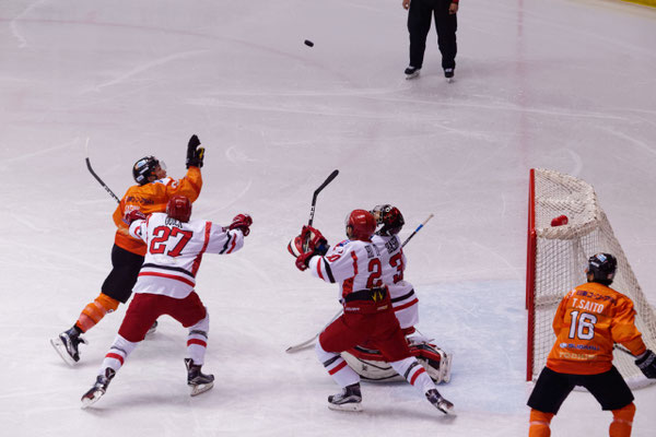 アイスバックス vs チャイナドラゴン: 佐藤選手