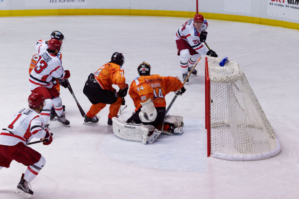 アイスバックス vs チャイナドラゴン: 鈴木選手のゴール