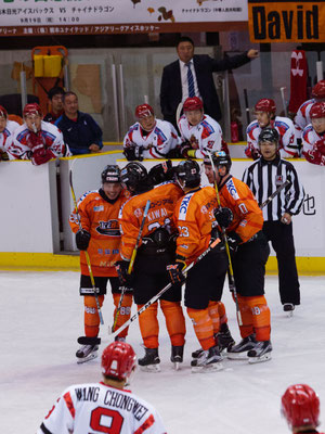 アイスバックス vs チャイナドラゴン: 古橋選手のゴール