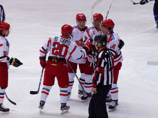 アイスバックス vs チャイナドラゴン: 近藤選手のゴール